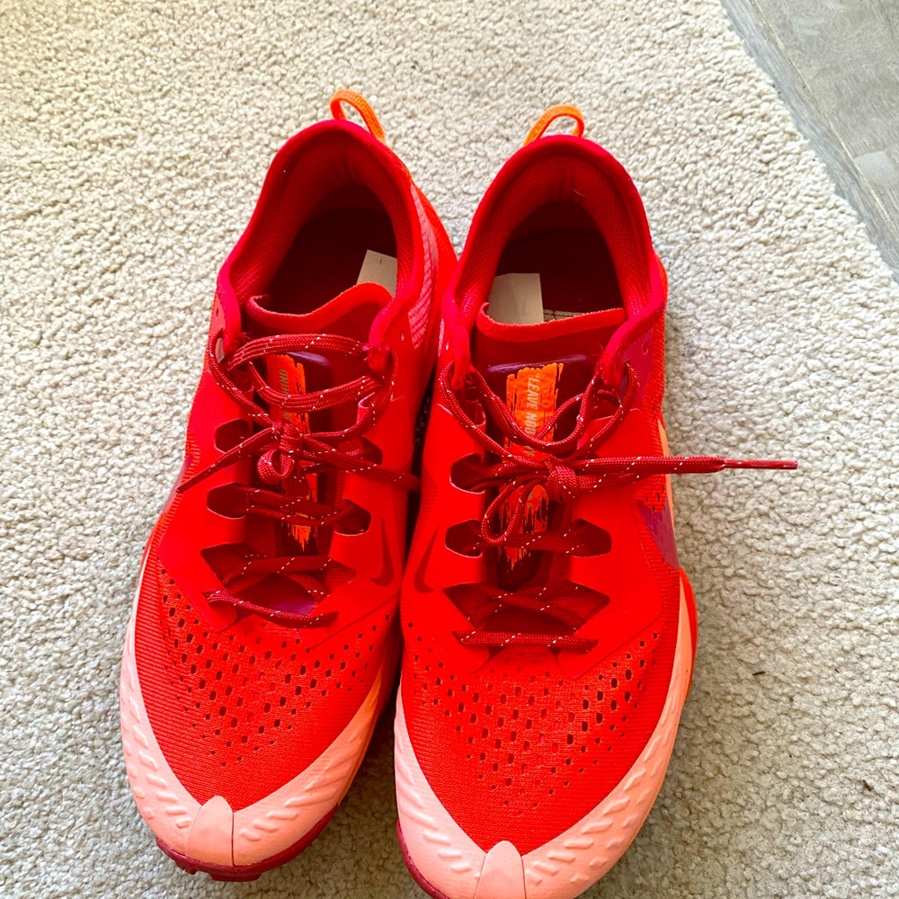 Nike Wmns Air Zoom Terra Kiger ‘Team Orange' DM9469-800. Size 7.5